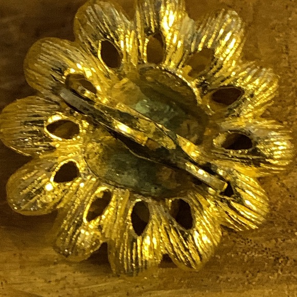 Vintage Dubarry  Scarf Clip Flower Gold Tone Metal  Stamped Dubarry FA - Picture 4 of 8